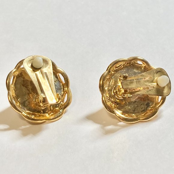 Vintage Gold White Pearl Clip On Earrings Weave Round Gold Tone 70s Acrylic - Picture 5 of 8